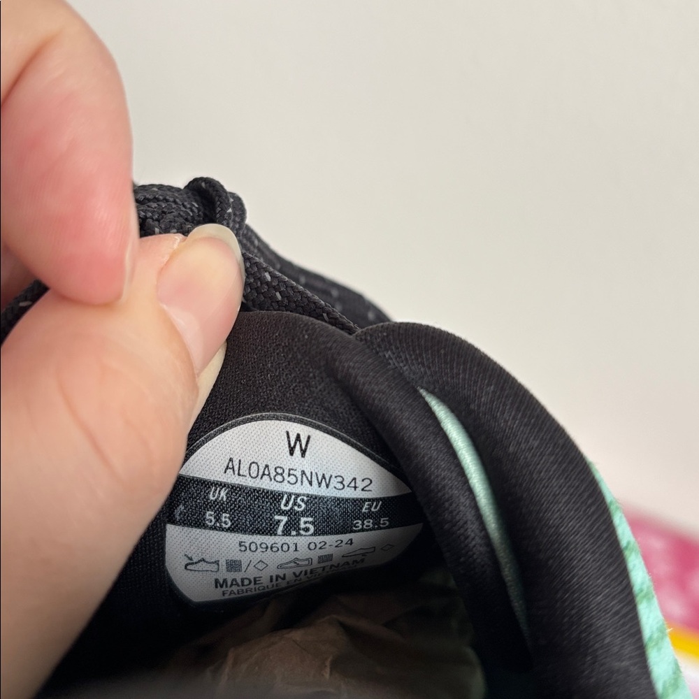 Altra Women's Experience Flow road-running shoes in a mint green color size 7.5 - Picture 11 of 11